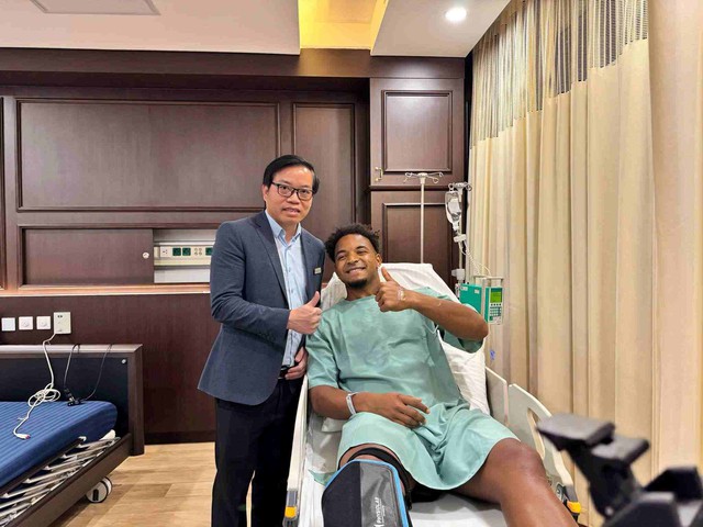 Bệnh viện Vinmec có Tổng giám đốc mới: Là giáo sư mổ trực tiếp cho cầu thủ Xuân Son, thuộc "thế hệ vàng" đặt nền móng cho ngành ngoại khoa cơ xương khớp Việt Nam - Ảnh 1.