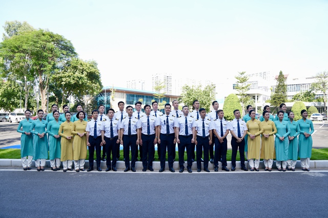 Đãi ngộ đáng mơ ước của nhân viên Vietnam Airlines: Thắng đậm thị trường quốc tế, toàn bộ nhân sự trong hệ thống vừa được tăng lương- Ảnh 1. Đãi ngộ đáng mơ ước của nhân viên Vietnam Airlines: Thắng đậm thị trường quốc tế, toàn bộ nhân sự trong hệ thống vừa được tăng lương- Ảnh 1.