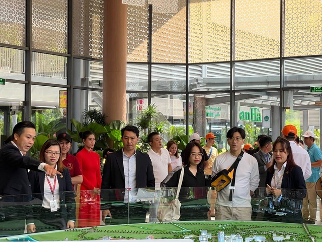Ecopark, Nam Long, Vinhomes, Prodezi.... đồng loạt ra hàng, thị trường phía Tây Tp.HCM bùng nổ giao dịch - Ảnh 2.