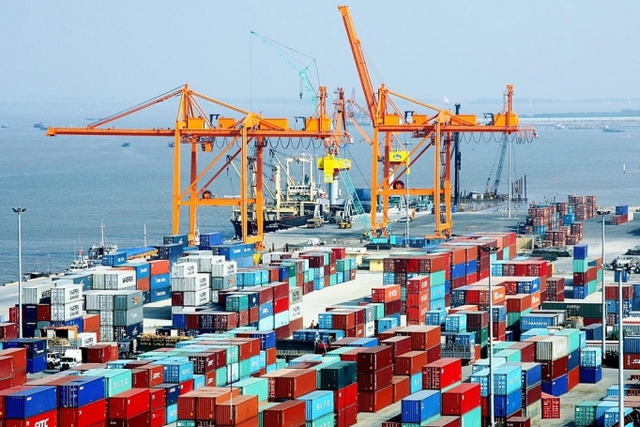 Việt Nam xuất siêu 10,18 tỷ USD trong 7 tháng đầu năm 2025 - Ảnh 1.
