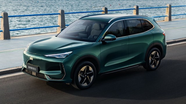 Hãng xe xây nhà máy 4.100 tỷ nâng cấp mẫu SUV vừa ra mắt tại Việt Nam: đi xa hơn 610 km nhưng giá vẫn giữ nguyên từ 400 triệu đồng- Ảnh 2. Hãng xe xây nhà máy 4.100 tỷ nâng cấp mẫu SUV vừa ra mắt tại Việt Nam: đi xa hơn 610 km nhưng giá vẫn giữ nguyên từ 400 triệu đồng- Ảnh 2.