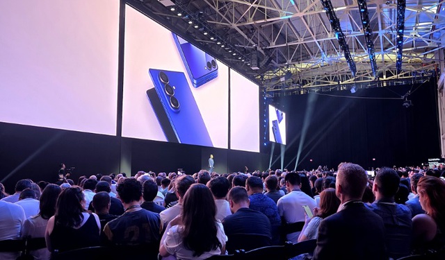 Cùng ra mắt smartphone siêu mỏng nhẹ, nhưng Samsung đã 'hạ đo ván' Apple ở một điểm - Ảnh 2.