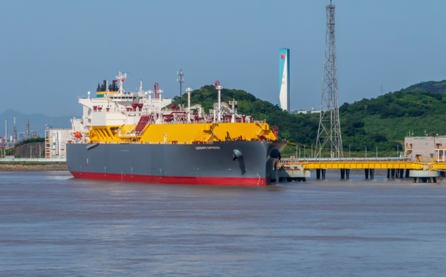Sau Ấn Độ, thêm một khách hàng châu Á tiếp tục chốt đơn LNG của Nga bất chấp lệnh trừng phạt, hàng trăm nghìn m3 khí đốt đã cập bến - Ảnh 1.