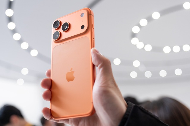 iPhone 17 Pro Max cháy hàng sau vài phút - Ảnh 1.