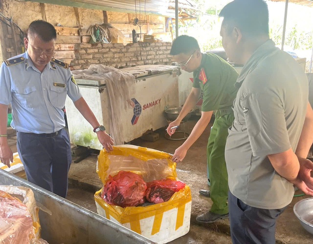 Kinh khủng: Phát hiện 3 tấn xương bò không rõ nguồn gốc, 150kg nội tạng bốc mùi chuẩn bị tiêu thụ cho dân - Ảnh 3.