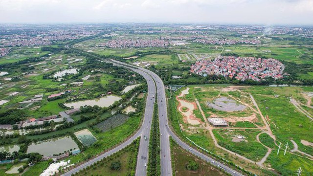 Chuyện gì đây: Đất nền Đông Anh lập mặt bằng giá mới, mặt tiền kinh doanh chạm ngưỡng 270 triệu đồng/m2 - Ảnh 2.