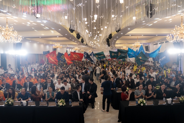 Bùng khí thế ngày kick-off: Gần 1.400 “chiến binh” cùng Noble Palace Tay Thang Long sẵn sàng tạo sóng lớn- Ảnh 2. Bùng khí thế ngày kick-off: Gần 1.400 “chiến binh” cùng Noble Palace Tay Thang Long sẵn sàng tạo sóng lớn- Ảnh 2.