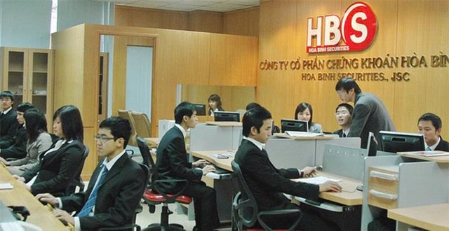Cổ phiếu HBS của Chứng khoán Hòa Bình vào diện cảnh báo - Ảnh 1.