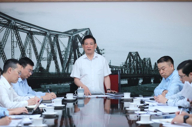 Phó Thủ tướng Hồ Đức Phớc chỉ đạo Ngân hàng Nhà nước mở ngay trang thông tin điện tử về giá vàng, trong tháng 9 phải ban hành thông tư hướng dẫn Nghị định 232/2025 - Ảnh 1.