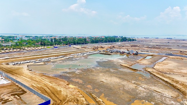 Đô thị lấn biển lớn nhất Việt Nam 2.870ha, có tòa tháp cao 108 tầng mong chờ suốt một thập kỷ tại TPHCM của tỷ phú Phạm Nhật Vượng đang "hot" nhất lúc này - Ảnh 3.