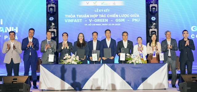V-Green của tỷ phú Phạm Nhật Vượng lên phương án phát triển hạ tầng trạm sạc điện tại cửa hàng, văn phòng và nhà máy của PNJ - Ảnh 2.