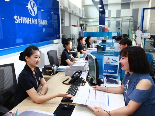Ngân hàng Shinhan Việt Nam lãi ròng 2.221 tỷ đồng trong 6 tháng đầu năm, tỷ lệ an toàn vốn (CAR) tới 21,19%- Ảnh 1.