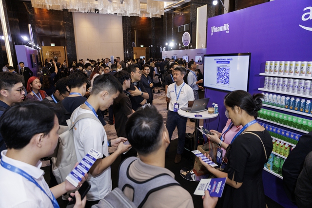 Doanh nghiệp FMCG duy nhất trình diễn công nghệ tự phát triển tại AWS Cloud Day 2025 - Ảnh 1.