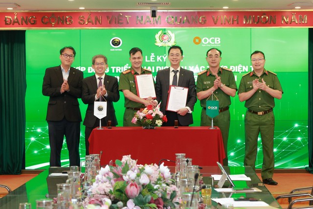 Khách hàng sử dụng tài khoản OCB dễ dàng nhận quà tặng và chính sách an sinh xã hội từ Chính Phủ ngay trên VNeID - Ảnh 2.