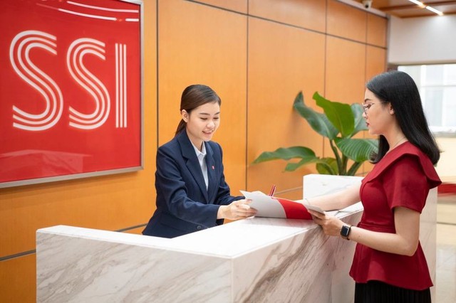 18 nhà đầu tư chi hơn 3.200 tỷ đồng mua cổ phiếu riêng lẻ của SSI - Ảnh 1.