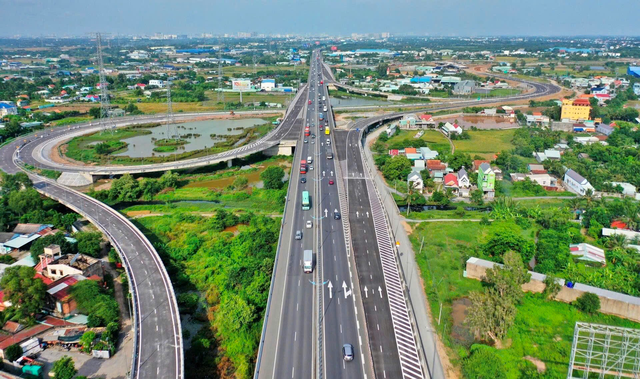 Xã sát vách với TP.HCM có gì đặc biệt mà loạt "ông lớn" Ecopark, Coteccons... đổ bộ?- Ảnh 1. Xã sát vách với TP.HCM có gì đặc biệt mà loạt "ông lớn" Ecopark, Coteccons... đổ bộ?- Ảnh 1.