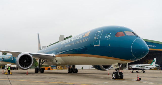 Vietnam Airlines lãi sau thuế 6.442 tỷ đồng nửa đầu 2025, mỗi ngày khai thác khoảng 431 chuyến bay - Ảnh 1.