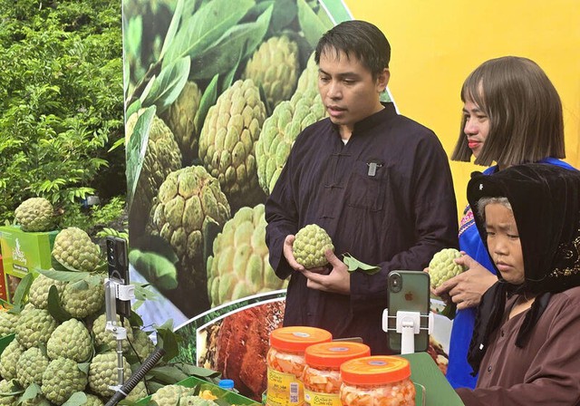 Sếp TikTok Việt Nam: Mỗi xã, phường sẽ có ít nhất 1 kênh thương mại điện tử như "Sài Gòn Vươn mình" hay "Hoàn Kiếm Vươn mình", Chủ tịch phường sẽ đăng video hàng tuần - Ảnh 2.
