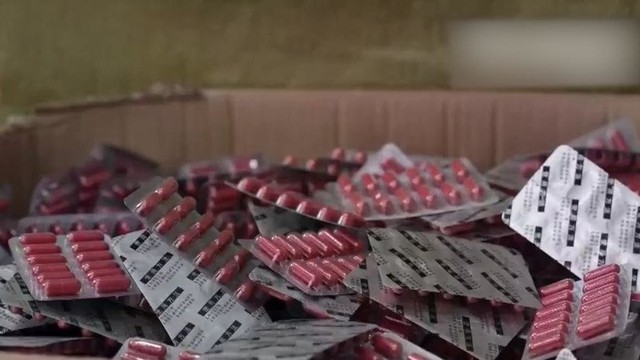 Đột kích một hiệu thuốc, công an triệt phá đường dây sản xuất thuốc tiểu đường, hạ huyết áp giả từ tinh bột, tịch thu sản phẩm trị giá 185 tỷ đồng - Ảnh 1.