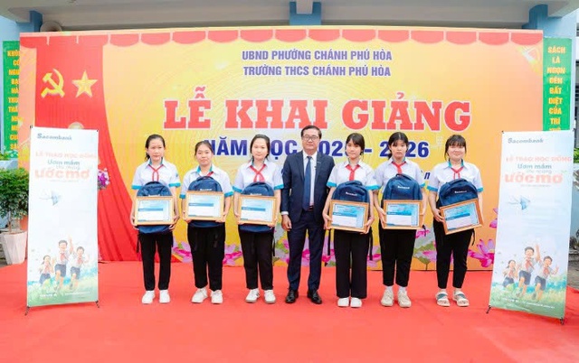 Sacombank “Ươm mầm cho những ước mơ” – Chung tay vun đắp thế hệ trẻ - Ảnh 1.