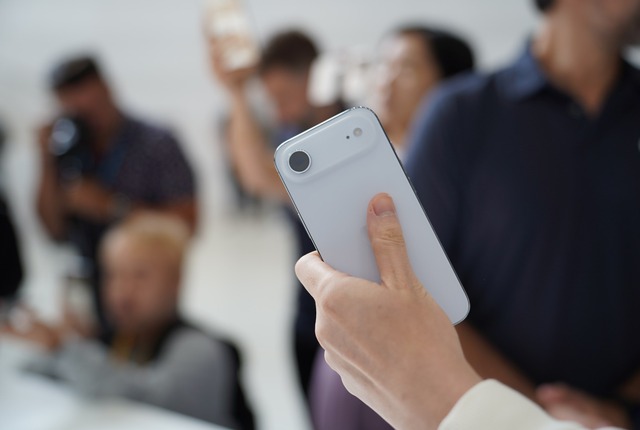 Apple lần đầu ra mắt iPhone Air siêu mỏng, giá từ 32 triệu tại Việt Nam - Ảnh 1.