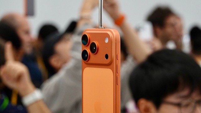 iPhone 17 Pro Max chính thức ra mắt: Thiết kế mới gây tranh cãi, giá tăng từ 38 triệu, Việt Nam mở bán sớm nhất cùng các thị trường top đầu - Ảnh 5.