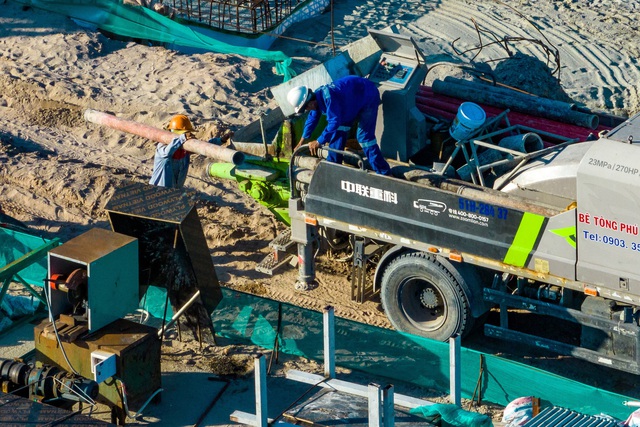 Thiếu vật liệu xây dựng đang "trói chân" tiến độ công trình APEC tại Phú Quốc - Ảnh 1.