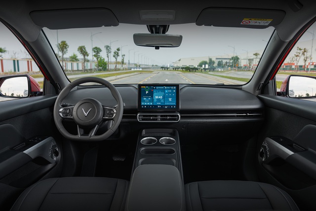 Ông Phạm Nhật Vượng tung VinFast Limo Green bản 'biển trắng', giá bán 819 triệu đồng - Ảnh 3.