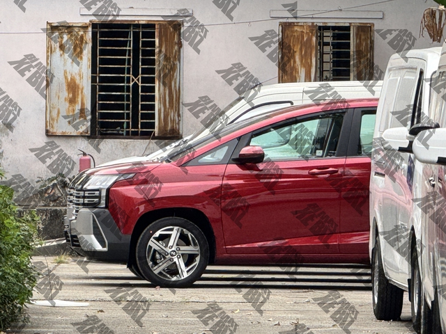 Đối thủ của Mitsubishi Xpander được bắt gặp ở Hà Nội - Ảnh 1.
