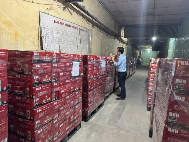 Cao điểm kiểm tra thị trường: Nhiều DN, hộ kinh doanh bị tịch thu toàn bộ hàng hóa vi phạm, chuyển 1 vụ có dấu hiệu tội phạm sang cơ quan điều tra- Ảnh 1.