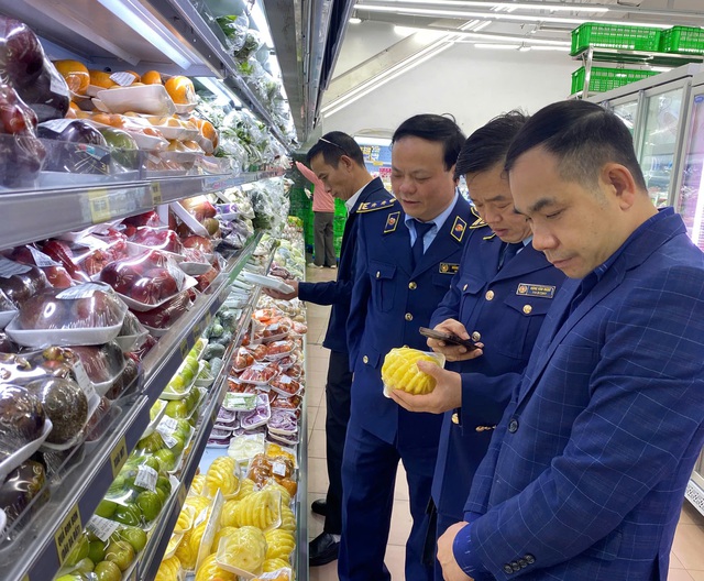 Cao điểm kiểm tra thị trường cuối năm: Một loạt hộ kinh doanh bị tịch thu và tiêu hủy hàng hóa vi phạm, lộ diện những lĩnh vực 'nóng' hay phát sinh sai phạm - Ảnh 1.