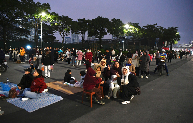 Nóng nhất Hà Nội hôm nay: Sun Group chuẩn bị 950 giàn phun, 4.400 ống pháo hỏa thuật cùng 4.600 pháo hoa nổ tầm cao, sẵn sàng cho “concert pháo hoa quốc gia”- Ảnh 1.