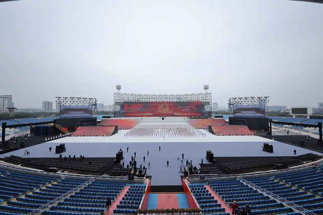 Nóng nhất Hà Nội hôm nay: Sun Group chuẩn bị 950 giàn phun, 4.400 ống pháo hỏa thuật cùng 4.600 pháo hoa nổ tầm cao, sẵn sàng cho “concert pháo hoa quốc gia”- Ảnh 3.