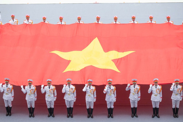 Nóng nhất Hà Nội hôm nay: Sun Group chuẩn bị 950 giàn phun, 4.400 ống pháo hỏa thuật cùng 4.600 pháo hoa nổ tầm cao, sẵn sàng cho “concert pháo hoa quốc gia”- Ảnh 6.