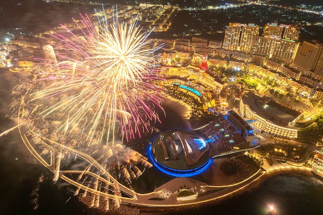 Sun Group viết lên loạt “kỷ lục” pháo hoa với Hòn đảo chưa từng tắt pháo hoa suốt 2 năm, Lễ hội pháo hoa quốc tế có quy mô đội bắn lớn nhất thế giới... - Ảnh 1.