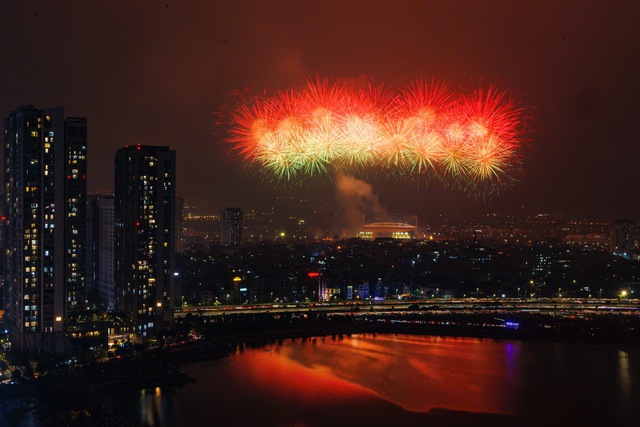 Sun Group viết lên loạt “kỷ lục” pháo hoa với Hòn đảo chưa từng tắt pháo hoa suốt 2 năm, Lễ hội pháo hoa quốc tế có quy mô đội bắn lớn nhất thế giới... - Ảnh 4.