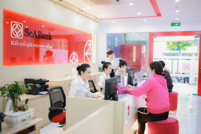 Loạt lãnh đạo SeABank bán ra cổ phiếu SSB - Ảnh 1.