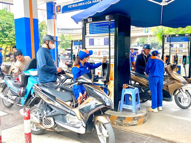 Dự báo giá xăng tăng trở lại vào chiều 29/1 - Ảnh 1.