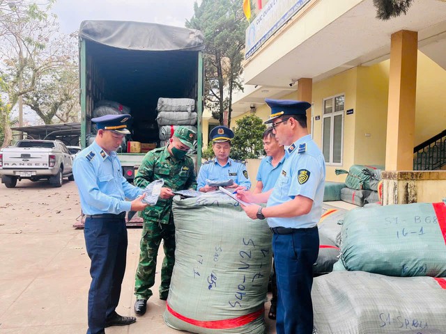 Bất ngờ kiểm tra cá nhân, hộ kinh doanh: Tịch thu hàng nghìn sản phẩm vi phạm, có hộ bị phạt tới 120 triệu đồng - Ảnh 2.