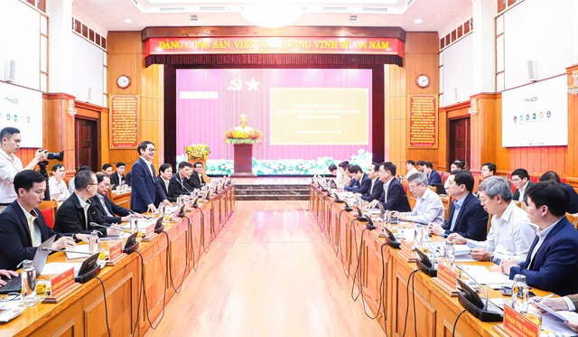 Tỷ phú Trần Bá Dương xuất hiện tại một cuộc họp quan trọng, loạt dự án trọng điểm của Thaco có tiến triển lớn- Ảnh 1.