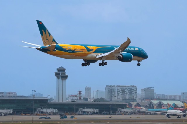 Vietnam Airlines báo doanh thu cao nhất lịch sử trong năm 2025 - Ảnh 1.