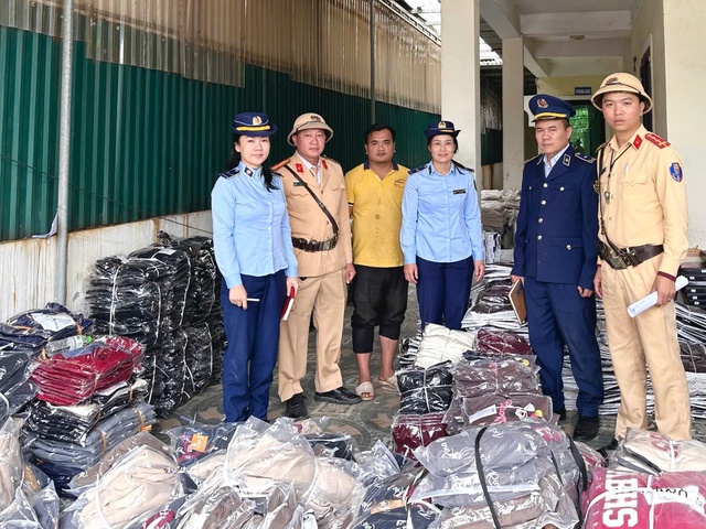 Đột xuất kiểm tra các hộ, cá nhân kinh doanh: Hàng loạt vi phạm được phơi bày, nhiều trường hợp bị phạt nặng- Ảnh 4.