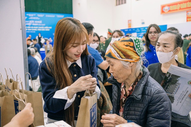 Long Châu đón khách hàng thứ 33 triệu: Cột mốc tự hào trên hành trình kiên tâm chăm sóc sức khỏe Việt Nam - Ảnh 5.