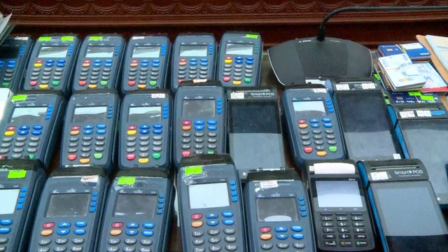 Triệt phá đường dây dùng máy POS để giao dịch khống khoảng 15.000 tỷ đồng - Ảnh 2.