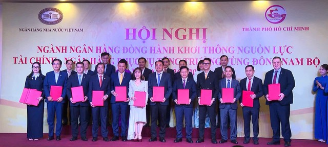 Ngành ngân hàng cam kết tiên phong, kiến tạo sức bật Đông Nam Bộ - Ảnh 1.