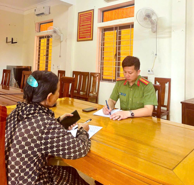 Đi bán vàng thì các tiệm vàng đóng cửa, người phụ nữ SN 1969 trực tiếp đến trình báo công an - Ảnh 1.