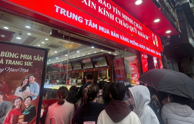 Quyết rút sổ tiết kiệm 800 triệu trước hạn để "bắt đáy" vàng khi giá đột ngột rớt manh, nhưng... "đời không như là mơ" - Ảnh 1.