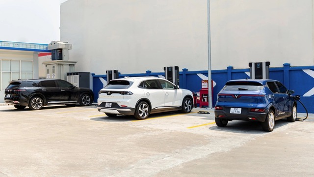 10 ô tô bán chạy nhất tháng 1: VinFast của tỷ phú Phạm Nhật Vượng tiếp tục chiếm 4 vị trí đầu bảng - xe Hàn không thấy đâu - Ảnh 3.