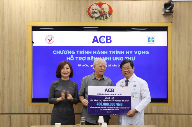 Nối dài Hành Trình Hy Vọng, ACB trao 400 triệu hỗ trợ bệnh nhi ung thư - Ảnh 1.