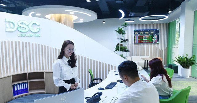 Chứng khoán DSC bị xử phạt vì công bố thông tin không đúng thời hạn - Ảnh 1.